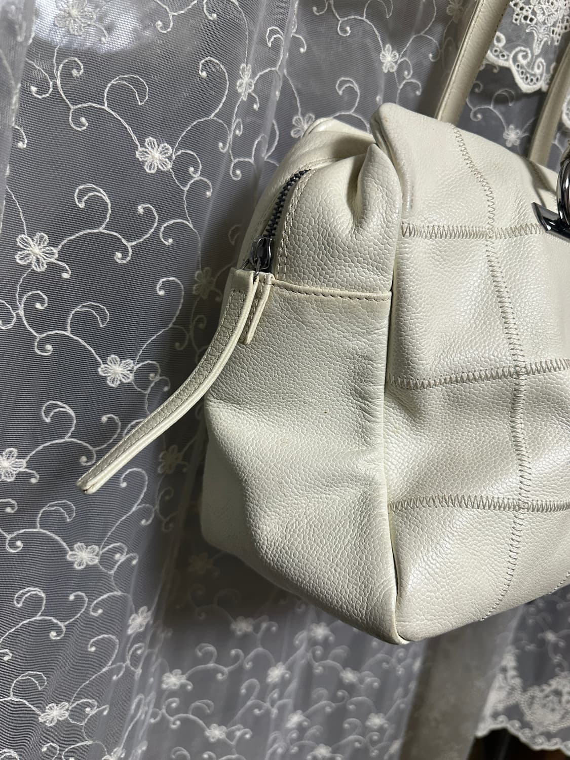 샤넬 캐비어 초코바 스티치 볼링 숄더백 화이트 상품이미지4