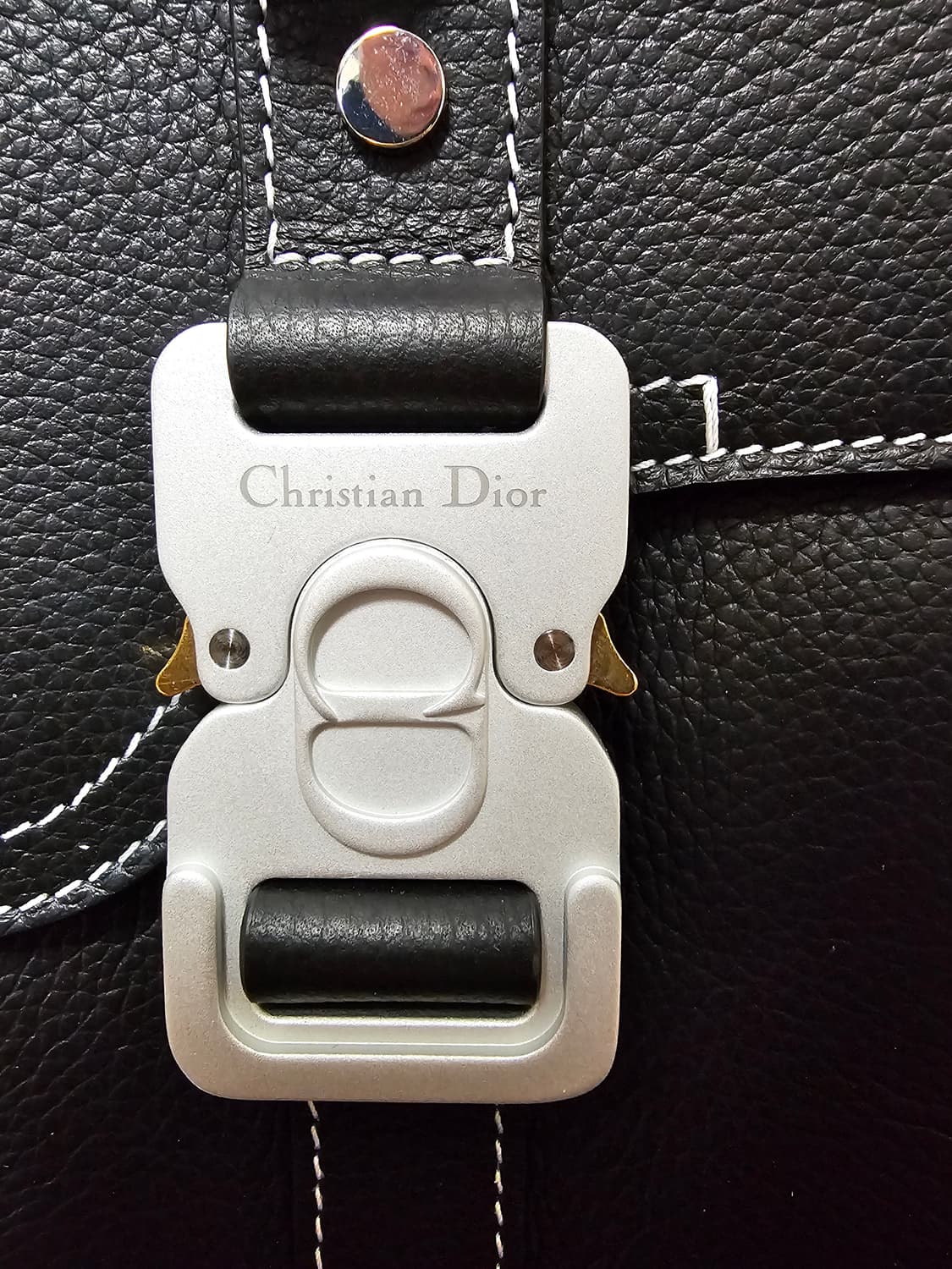 디올 올레더 스티치 새들 버클 플랩 백팩 신형 25ss 상품이미지10