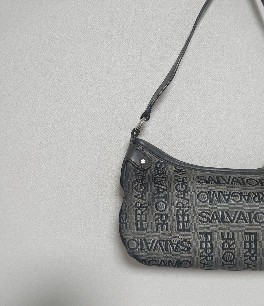 페라가모 빈티지 캔버스 숄더백 (정품) 상품이미지3