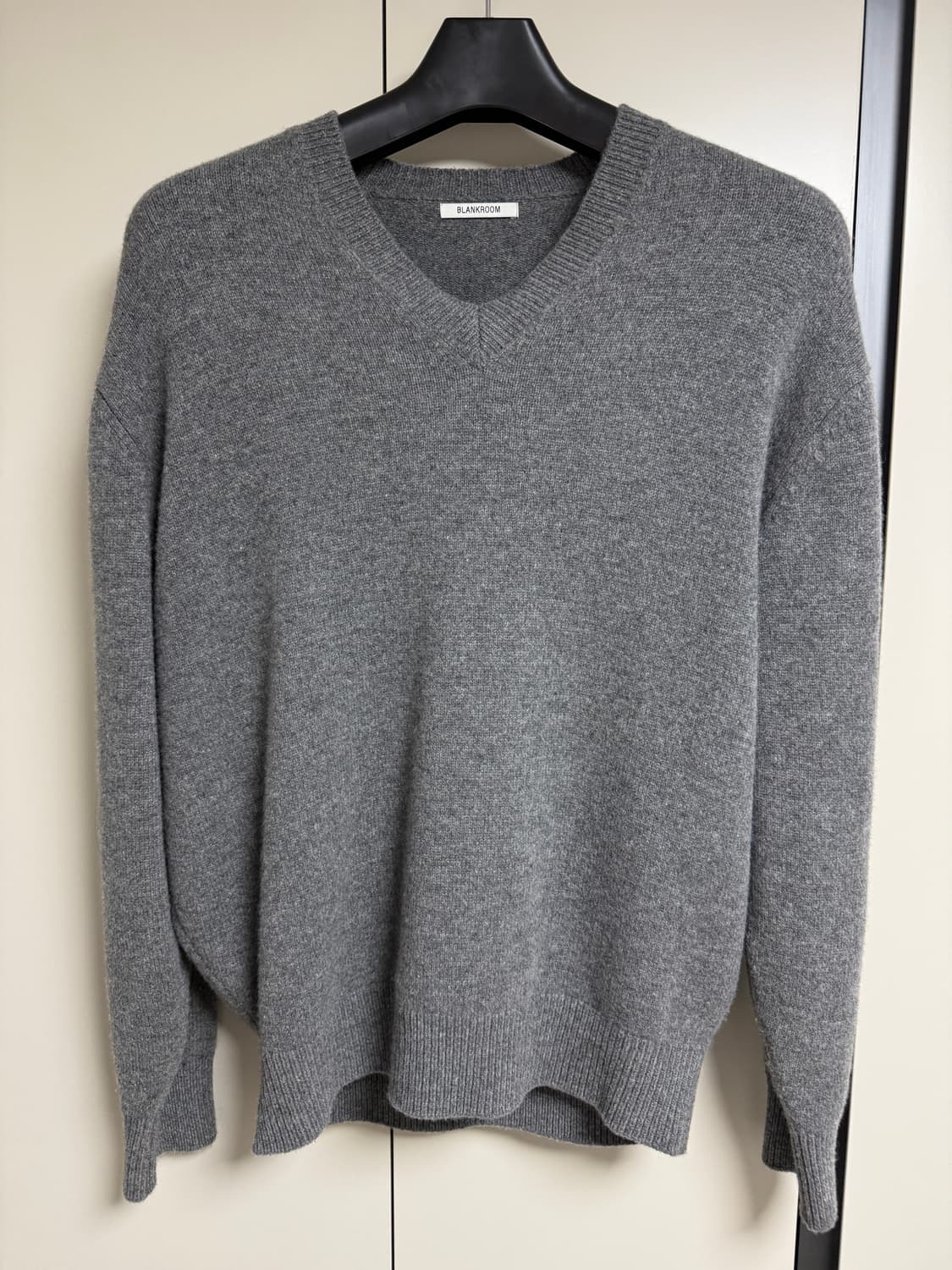 블랭크룸 브이넥 니트 3사이즈 상품이미지2
