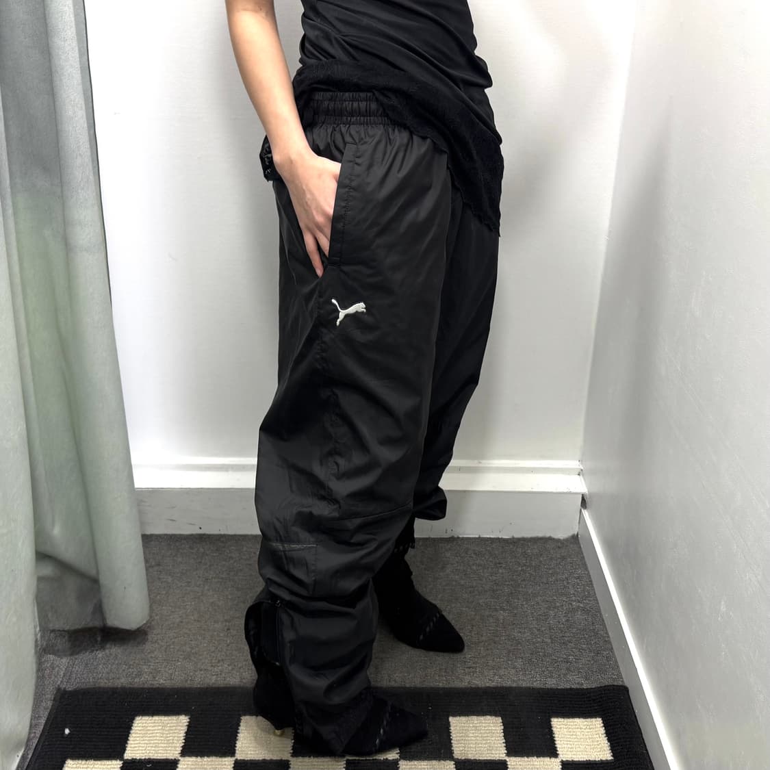 푸마 블랙 트레이닝 팬츠 상품이미지2