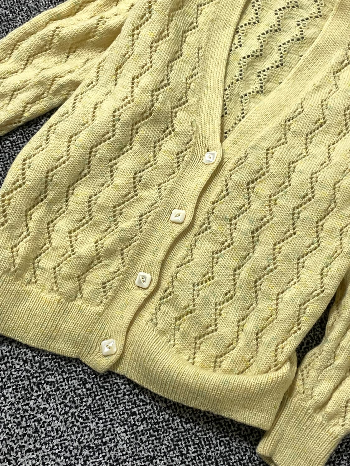 vinteちきゅ. 네모단추 폼폼푸린 노란색 니트 스웨터 가디건  상품이미지2