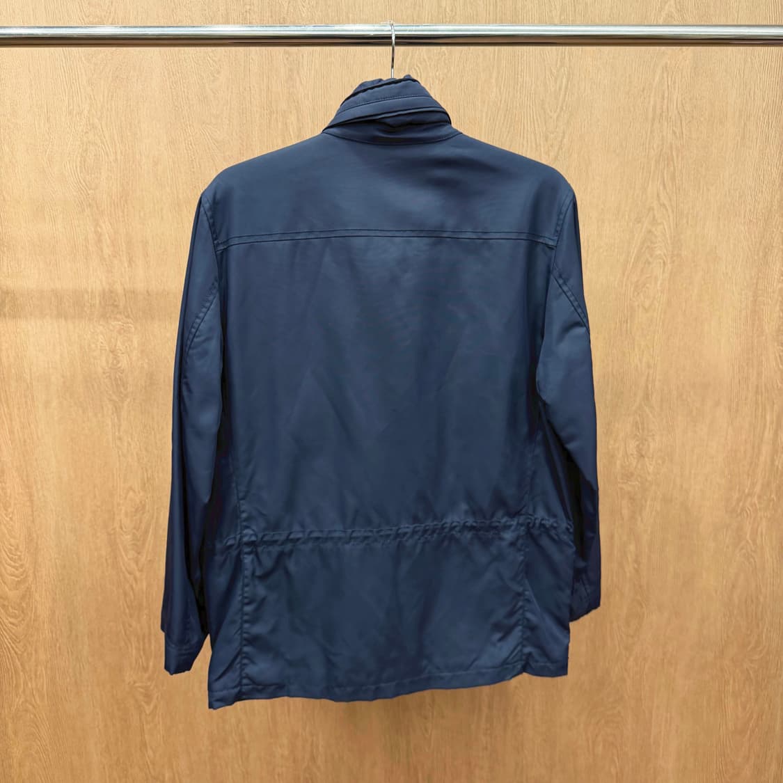 버버리 런던 하이넥 라이트웨이트 자켓 허리 스트링 포켓 디테일 네이비 상품이미지3