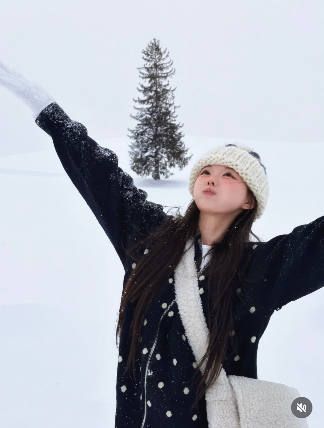 론론 홍영기 도트 후드 니트 집업 상품이미지2