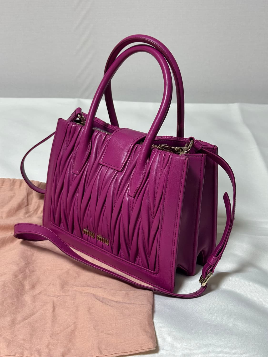 미우미우 컨피덴셜 나파 투웨이백 상품이미지1