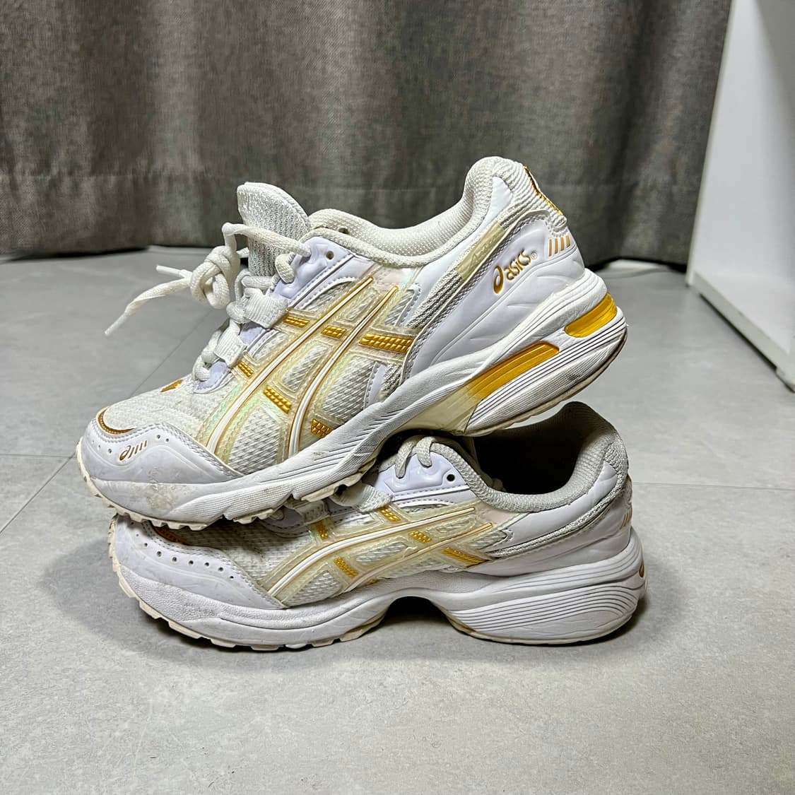 [230] 아식스 젤1090 화이트골드 운동화 상품이미지1