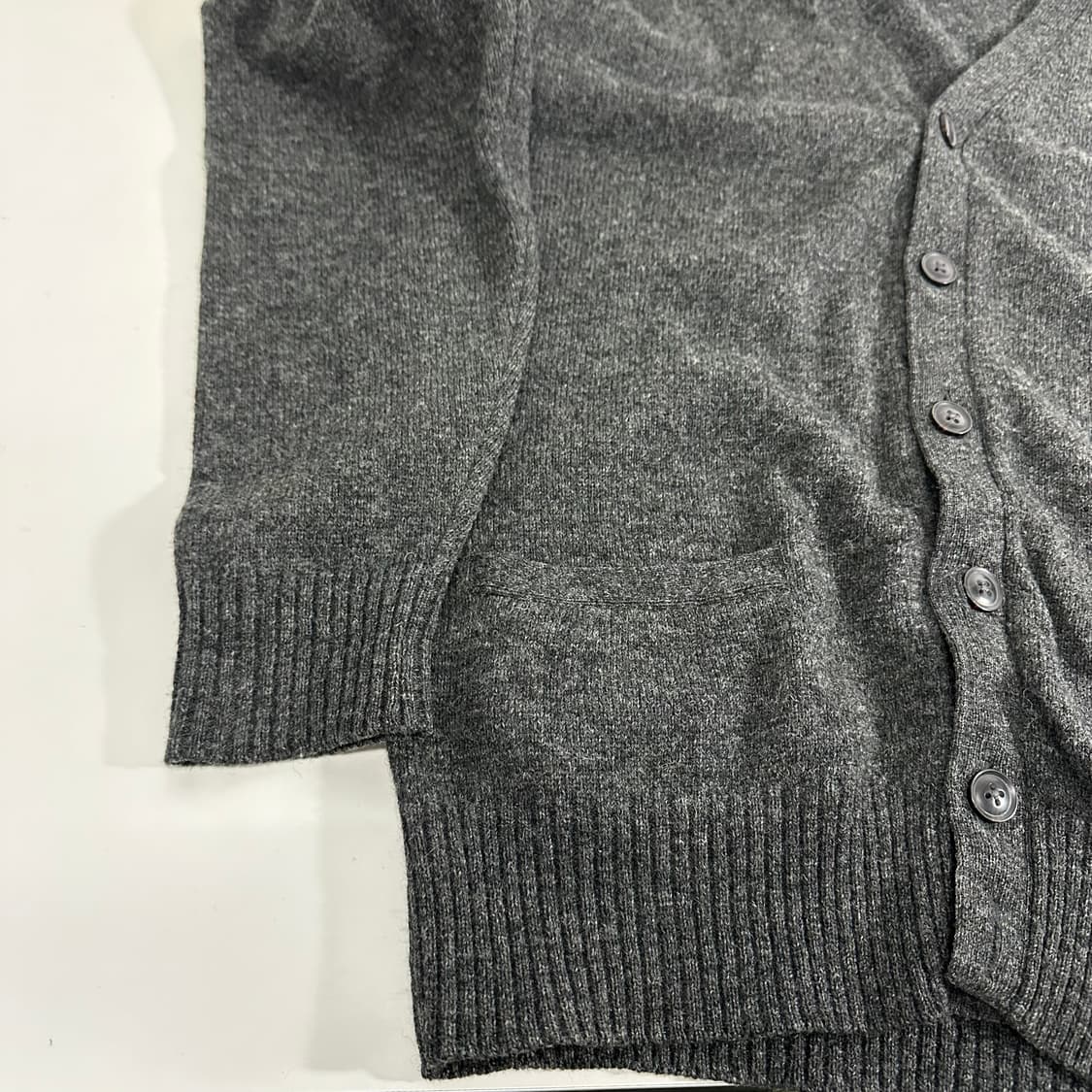 M 유니클로 챠콜 쥐색 울100% 나그랑 울가디건 상품이미지2