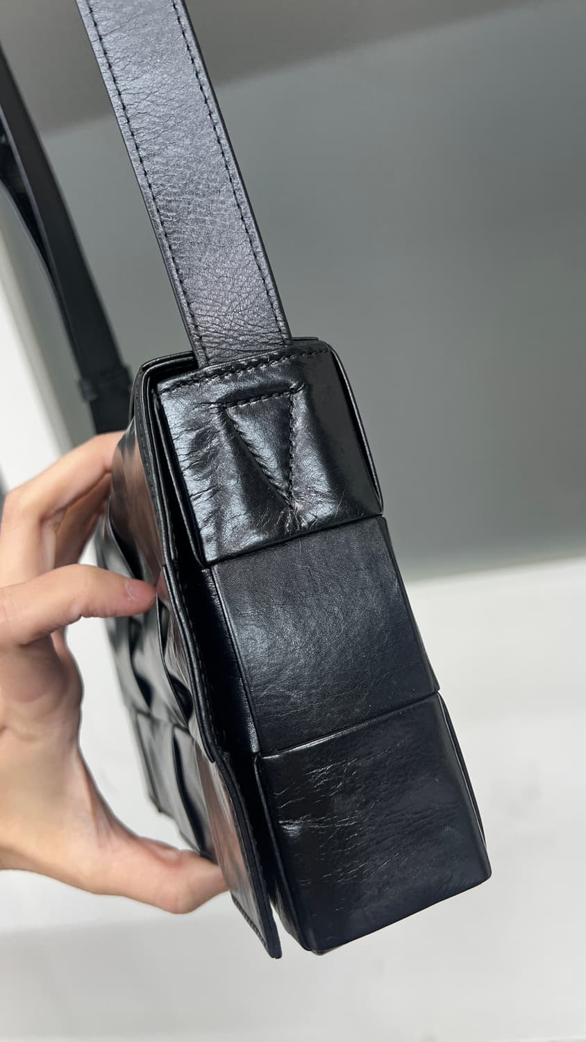 보테가 다니엘) 인트레치아토 블랙 크로스 백 상품이미지4