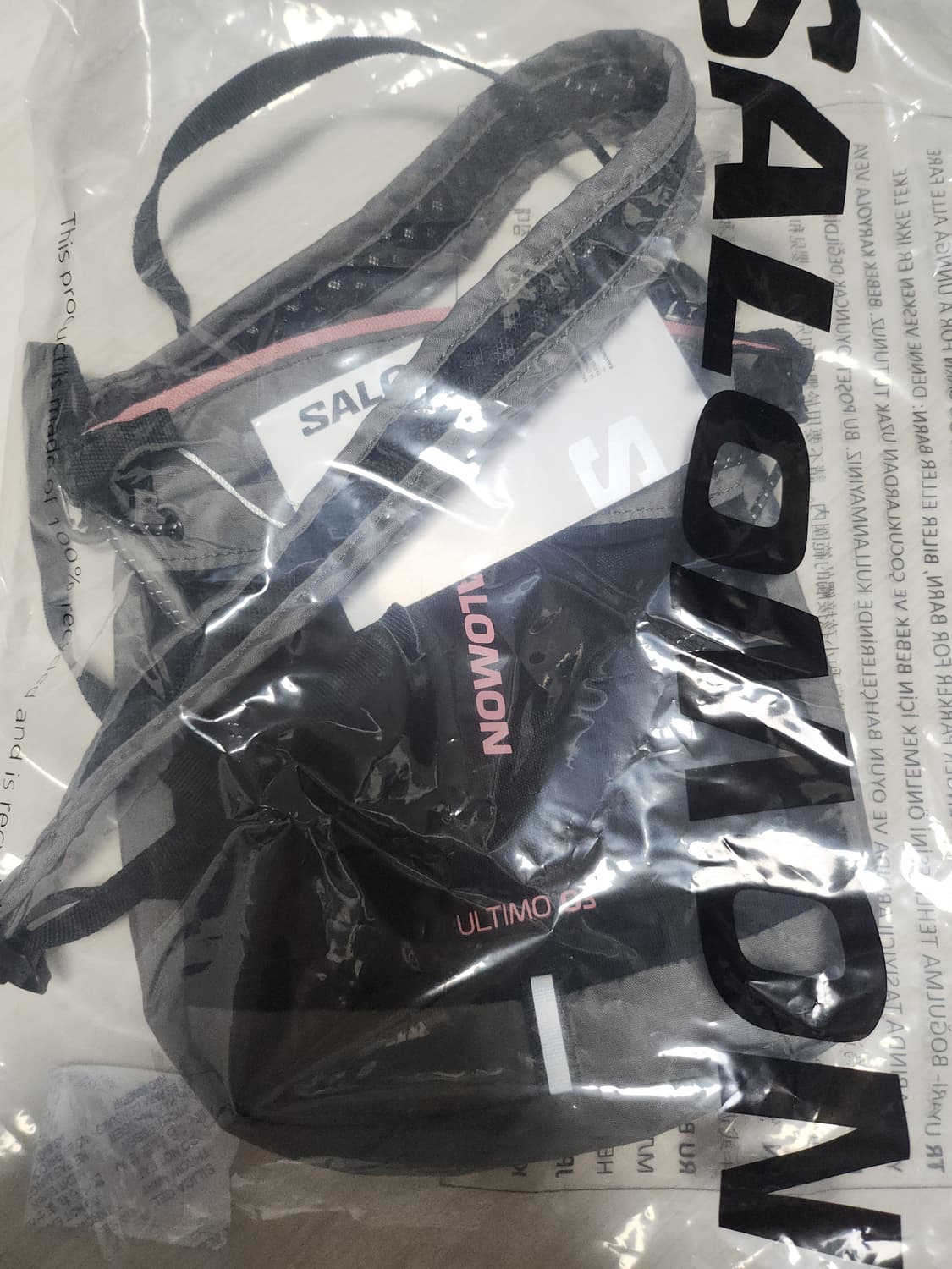 새상품 살로몬 울티모 2L 크로스백 챠콜 상품이미지3