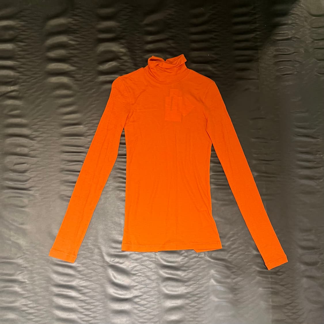 렉토 오버레이 로고 터틀넥 탑 상품이미지1