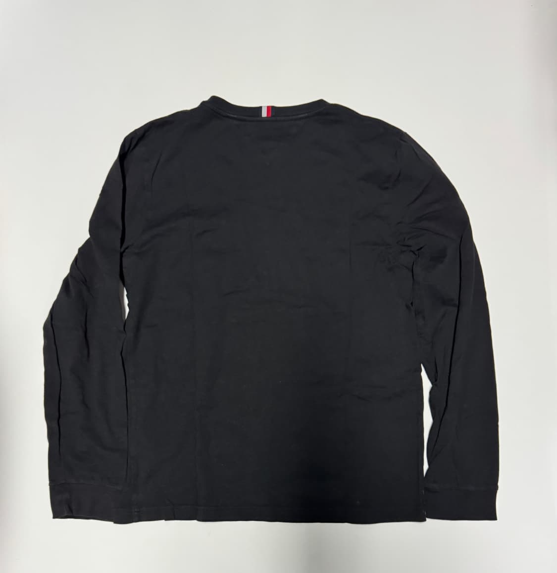 타미힐피거 원 포켓 미니멀 롱 슬리브 긴팔티 블랙 L 상품이미지2