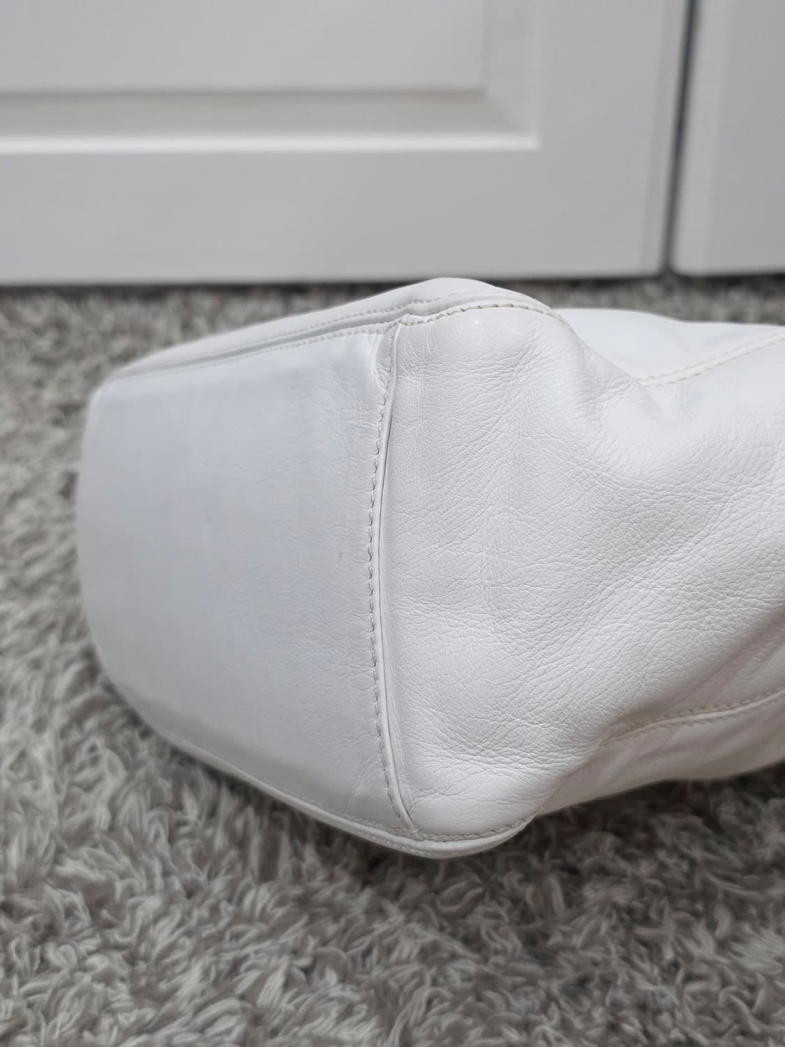 샤넬 램스킨 화이트 빅 cc 아크릴 체인숄더백 상품이미지6