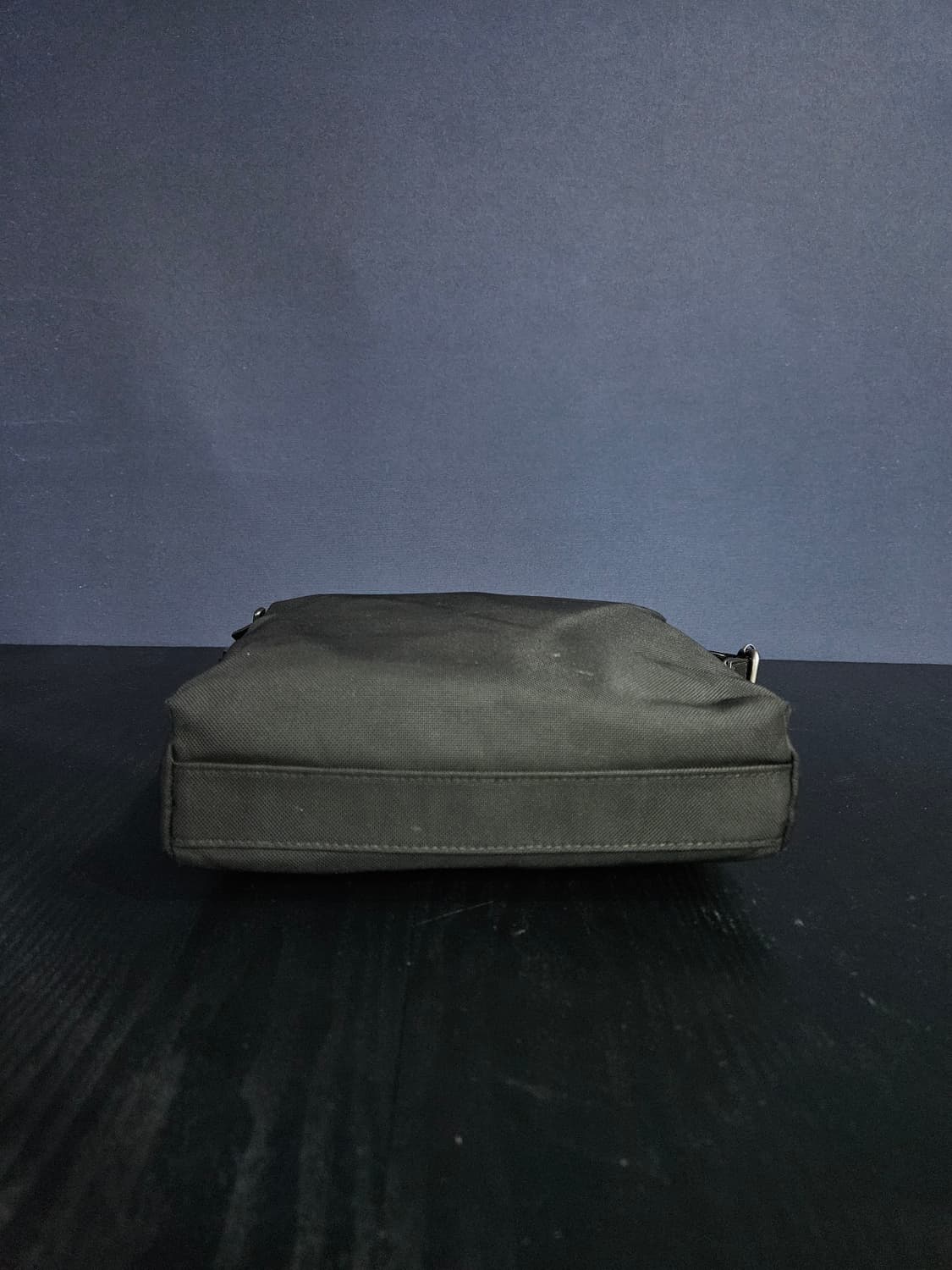 닥스 블랙 남성 크로스백  상품이미지4