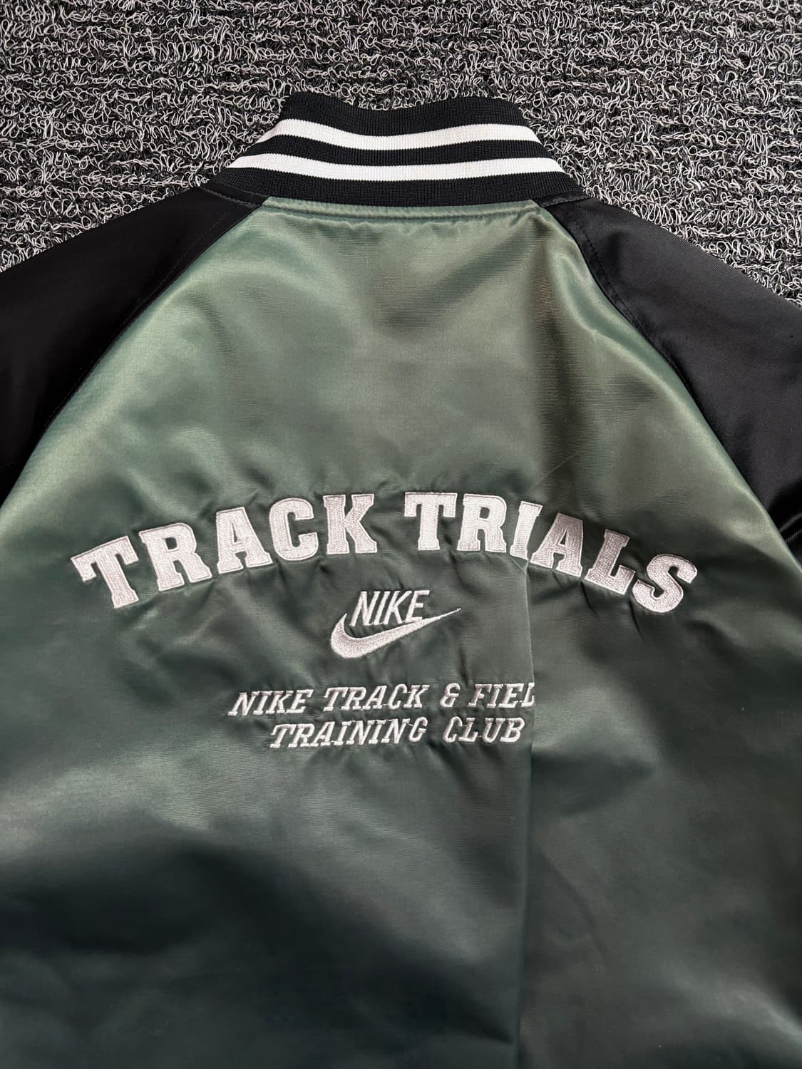  00s 나이키 트랫 트레일 빅로고 올드스쿨 사틴 바시티 점퍼 2293 상품이미지1