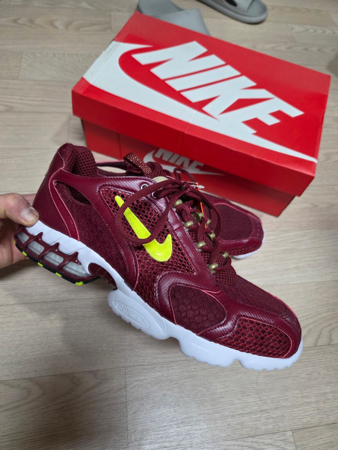 (새상품)나이키 에어 줌 스피리돈 285  버건디  상품이미지1