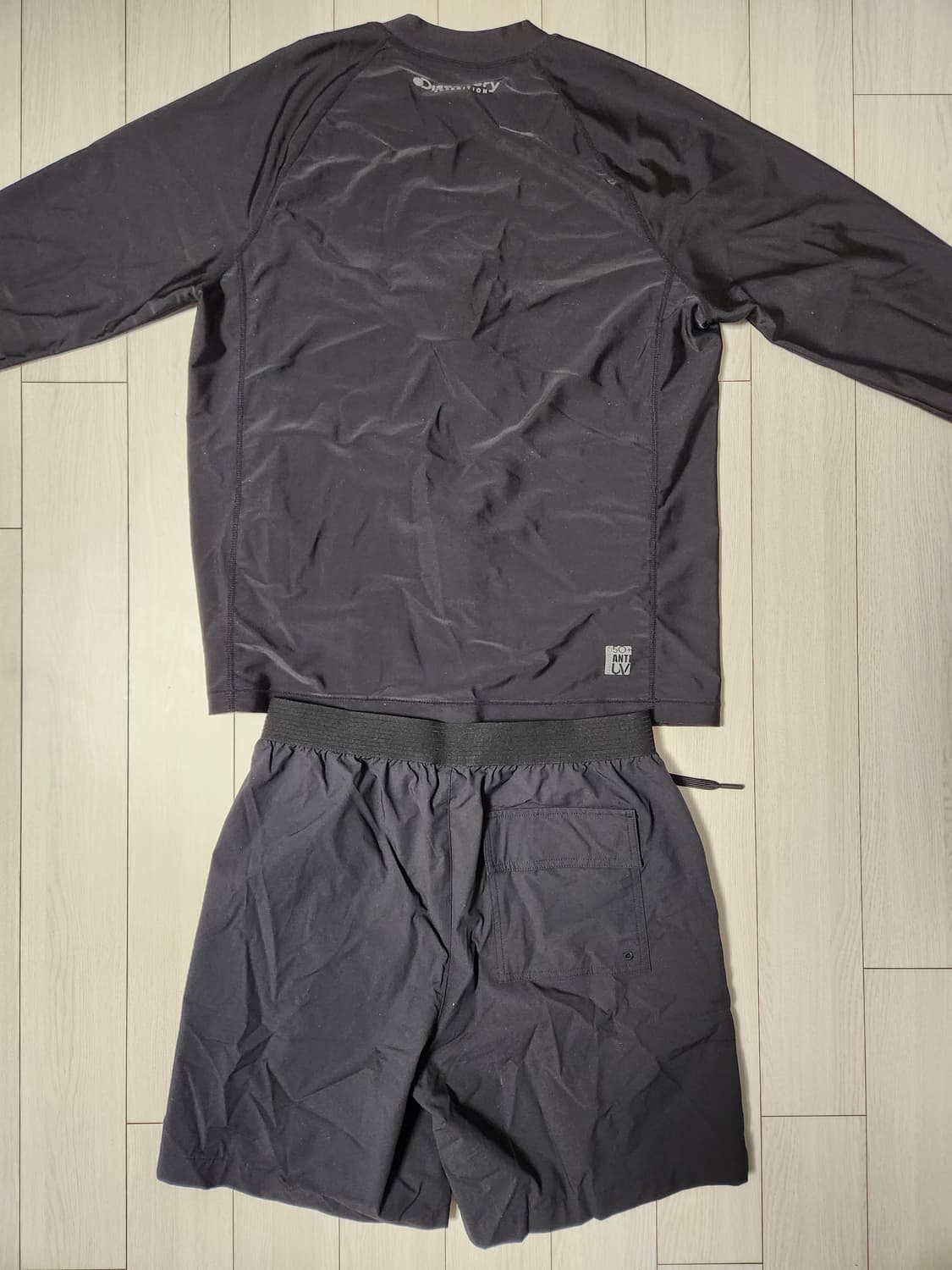 새상품급) 디스커버리 남성 풀집업 래쉬가드 상하의 세트 사이즈95 m

 상품이미지10