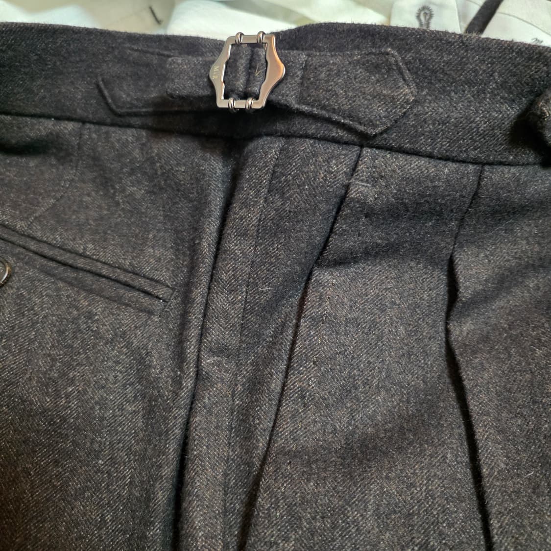 메버릭 헤링본 트위드 투턱 트라우저 브라운 L(34) 상품이미지8