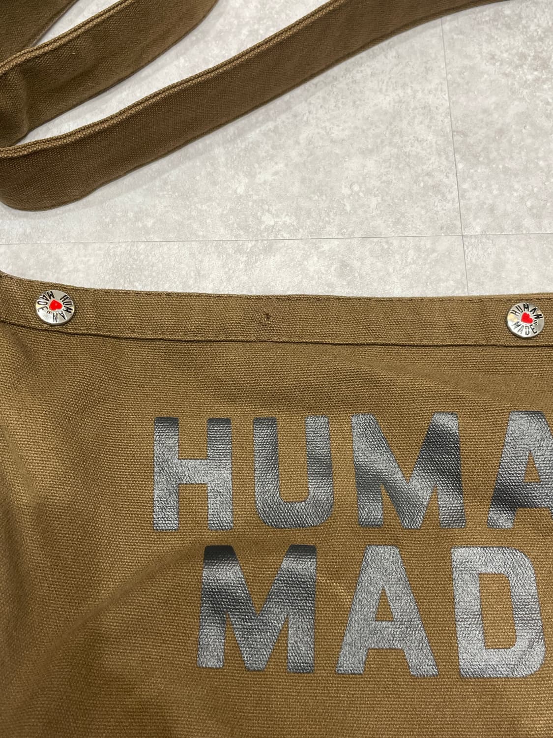 휴먼메이드 불독 페이퍼보이 백 가방 상품이미지3