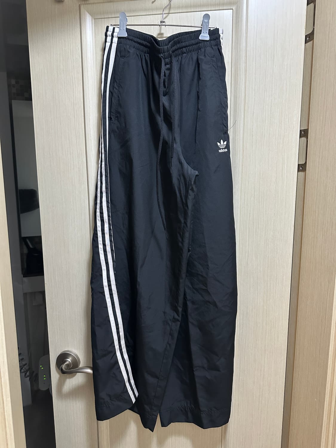 아디다스 아딜레늄 시즌3 오버사이즈 트랙 팬츠 블랙 상품이미지2