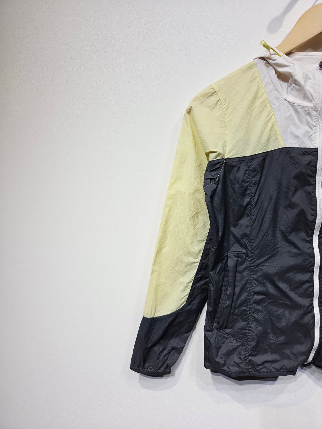 노스페이스 초경량 바람막이 옐로우/그레이_80(S) 상품이미지3