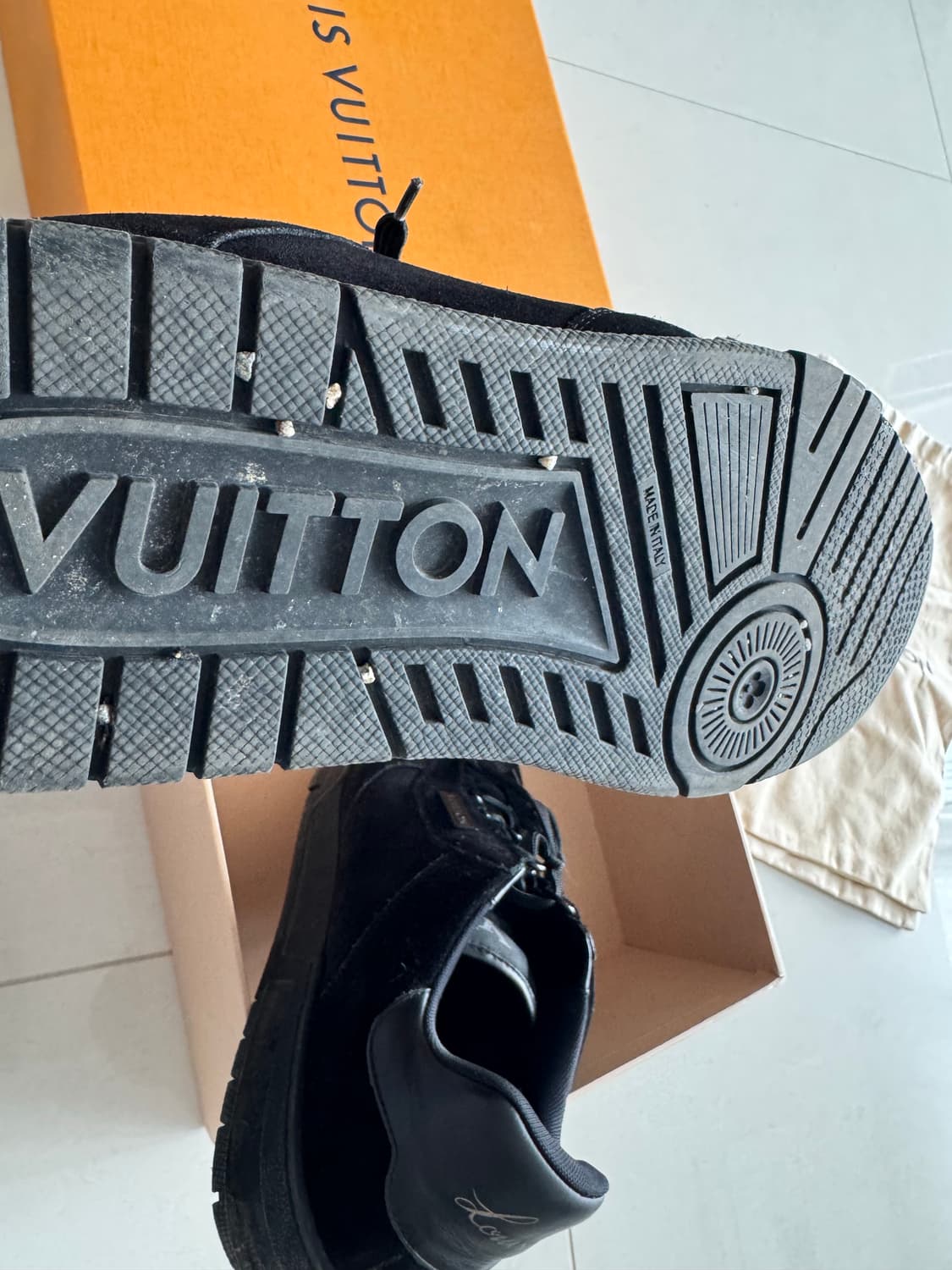 루이비통  스웨이드 스니커즈 상품이미지5