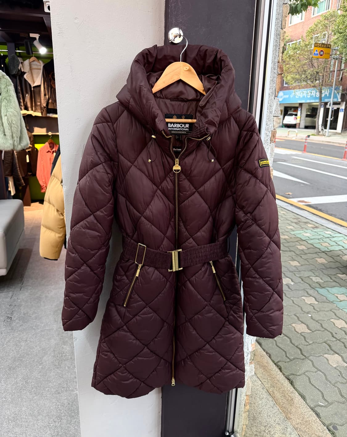 UK8/ 바버 인터내셔널 벨티드 퀼팅 롱패딩 상품이미지2