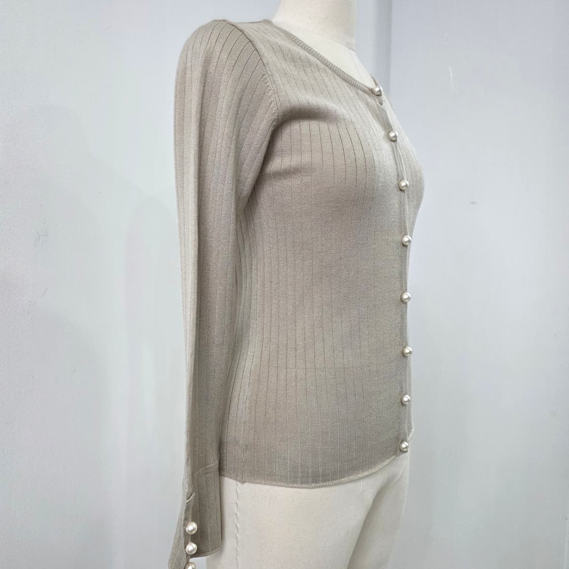 Cluel 진주 버튼 슬림 골지 니트 가디건 상품이미지2