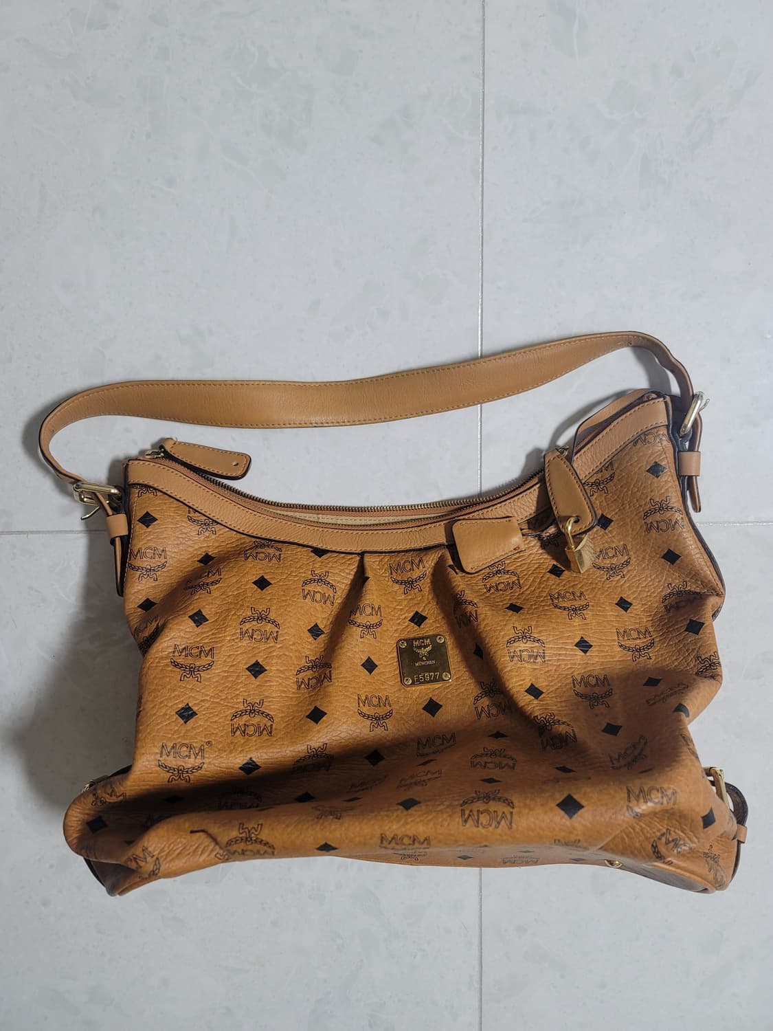 엠씨엠 MCM 토트백 상태굿

 상품이미지1