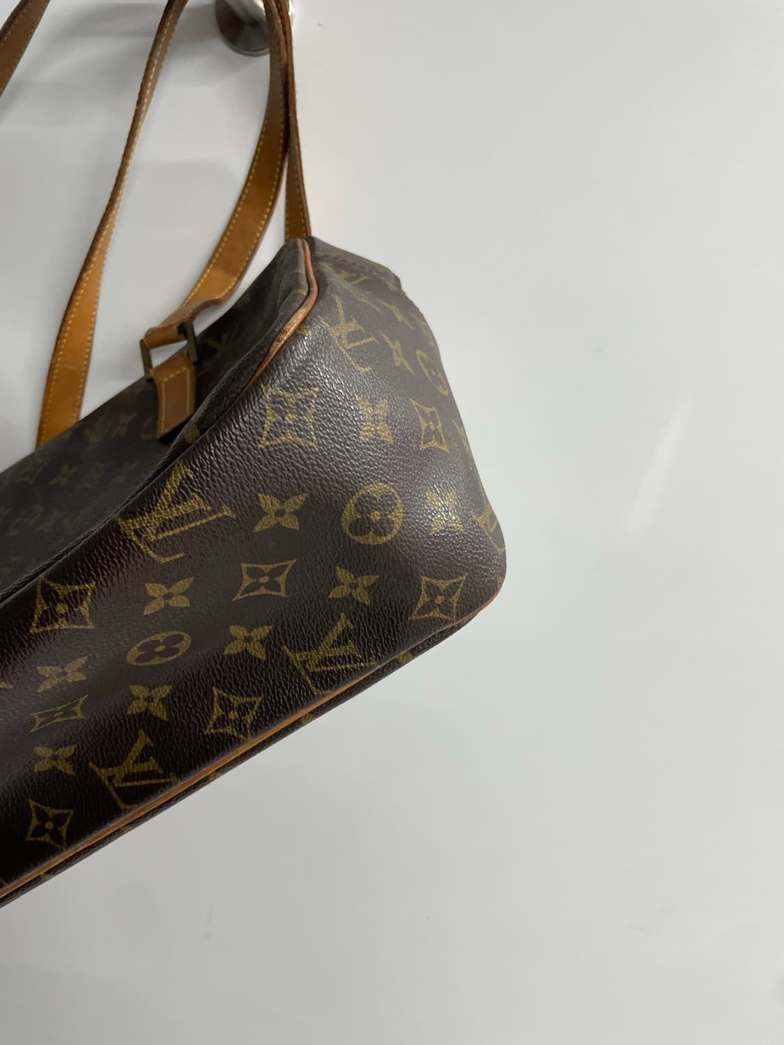 루이비통 모노그램 시테 GM 숄더백 상품이미지8