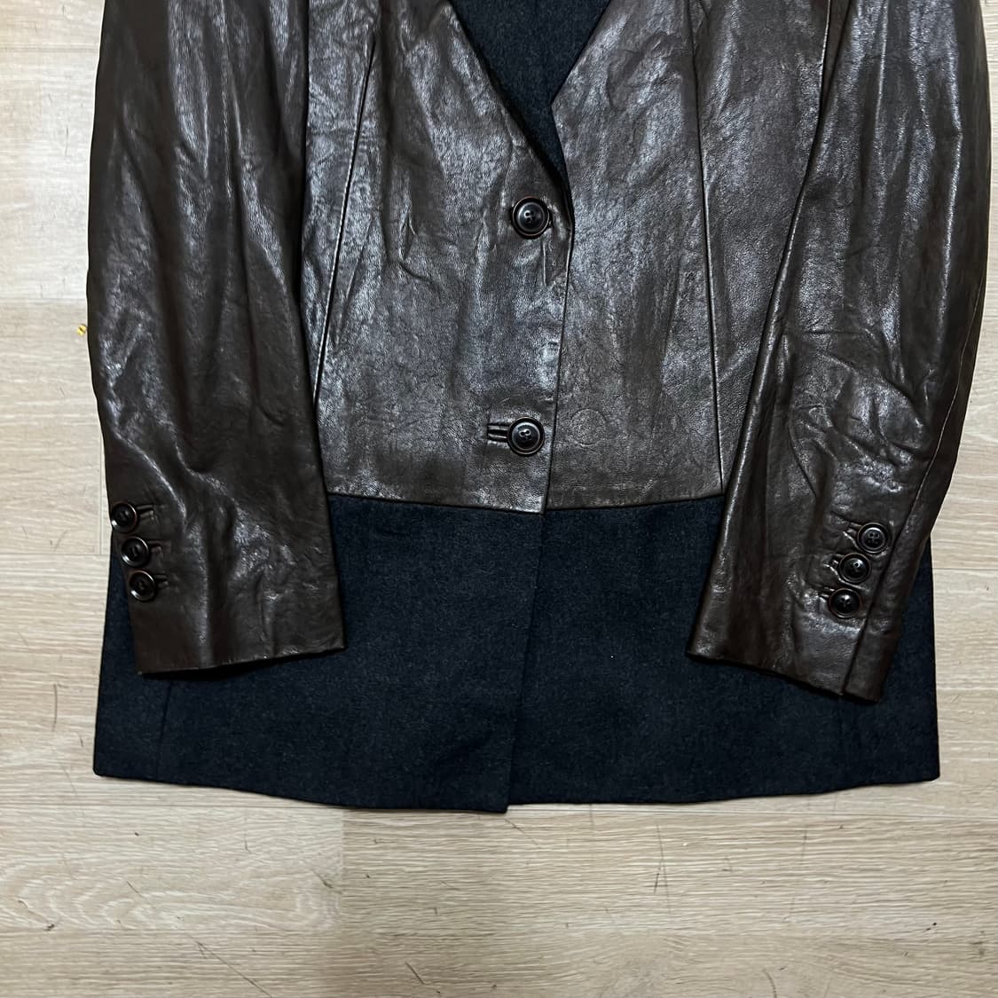 빈폴 여성 클래식 배색 램스킨 싱글 양가죽 블레이저 [브라운] M/95 상품이미지3