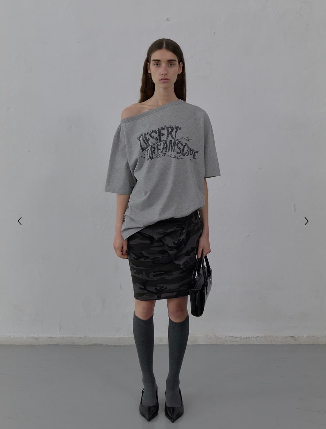 [LCDC] ASYMMETRIC PRINTED T-SHIRT 상품이미지1