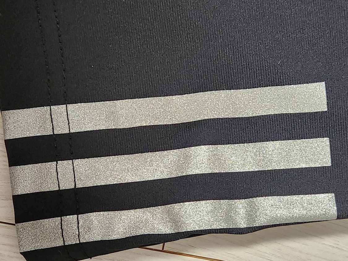 아디다스 러닝 반바지 short kn 사이즈s(새상품급)

오염 하자없이 상품이미지2