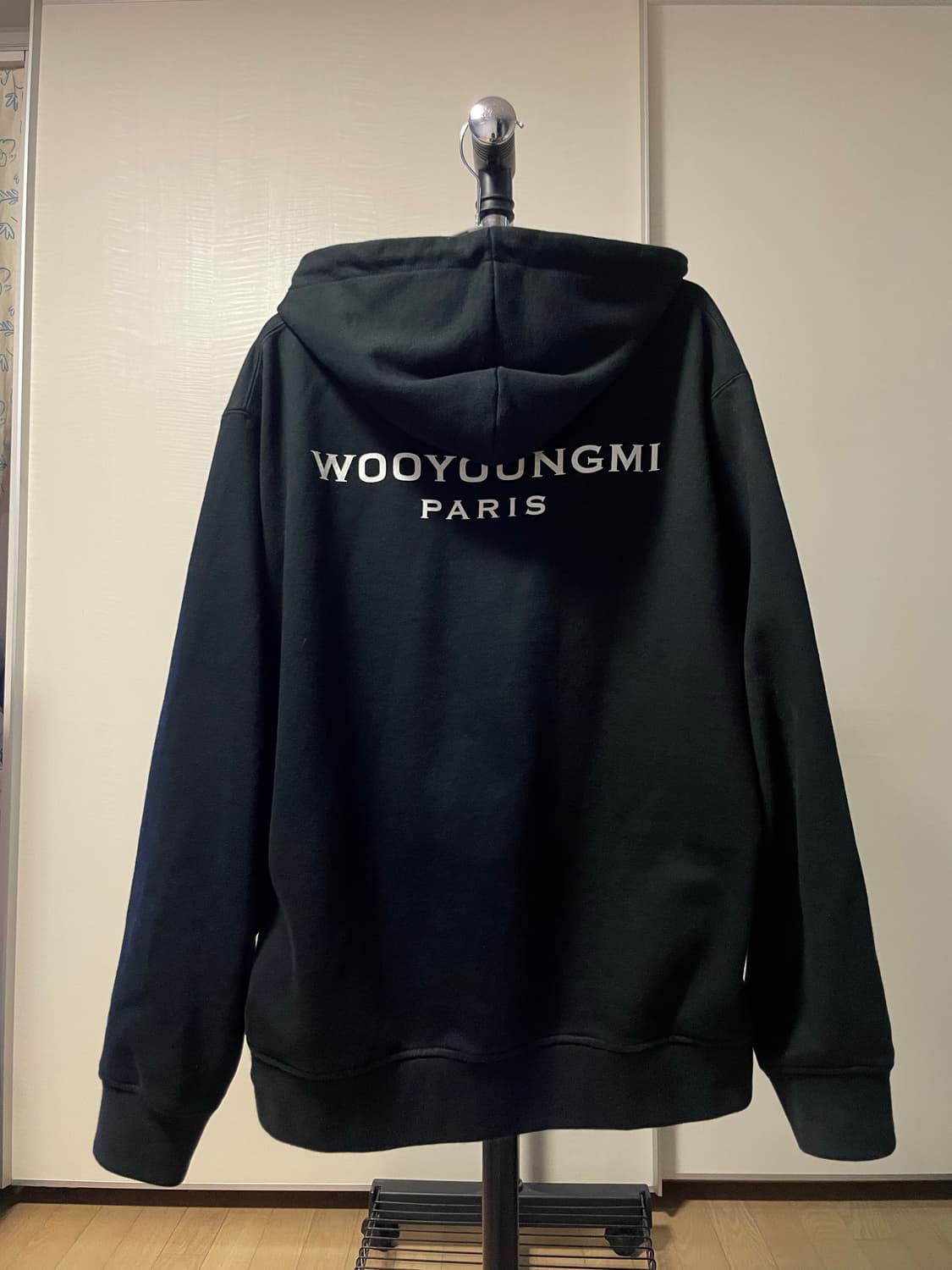 우영미 백로고 블랙 후드집업 48 상품이미지2
