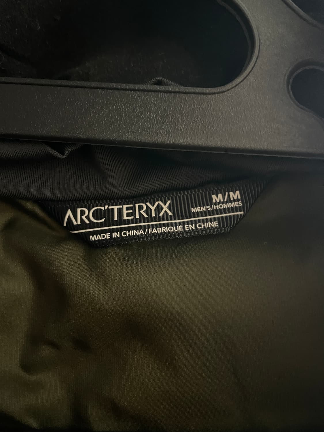 아크테릭스 피션SV 카키색 M사이즈 판매합니다 상품이미지3