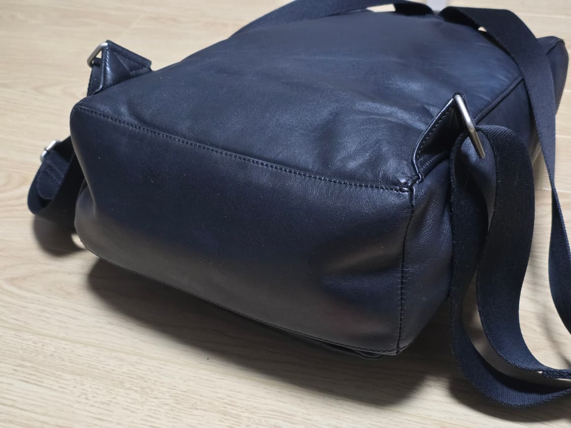 만다리나덕 레더 MD클래스 블랙 백팩  상품이미지5