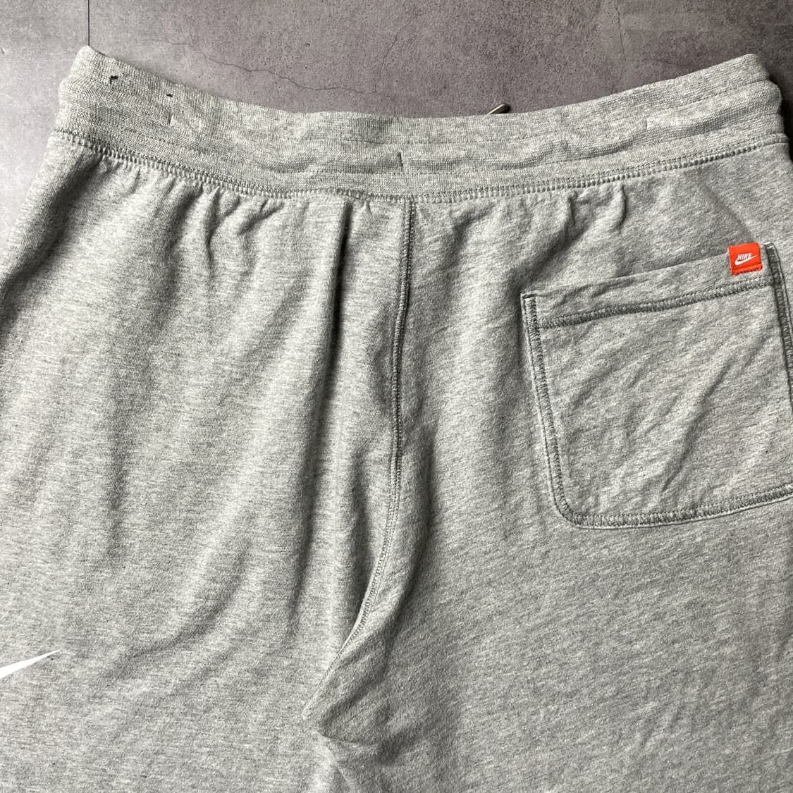 NIKE 나이키 그레이 밴딩 그래픽 스웨트 하프팬츠 A01166 상품이미지5