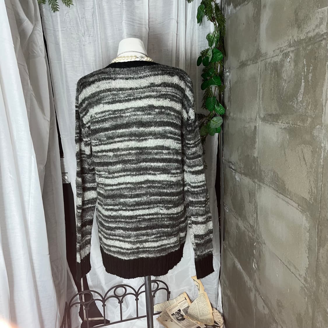 고스펑크 브이넥 단가라 니트 상품이미지3