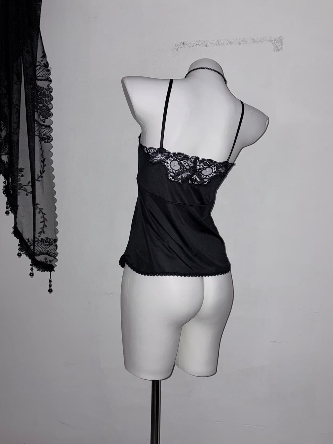 연말룩 추천) 딱붙 블랙 브이넥 탑 고스 고딕 블랙페미닌  상품이미지7