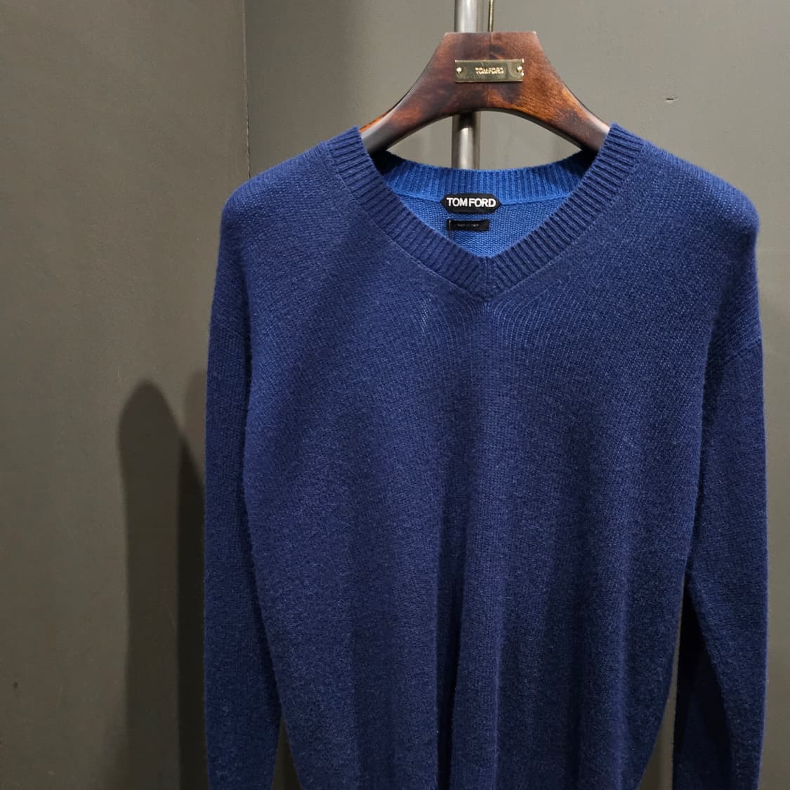톰포드 캐시미어 100% 브이넥 니트 상품이미지2