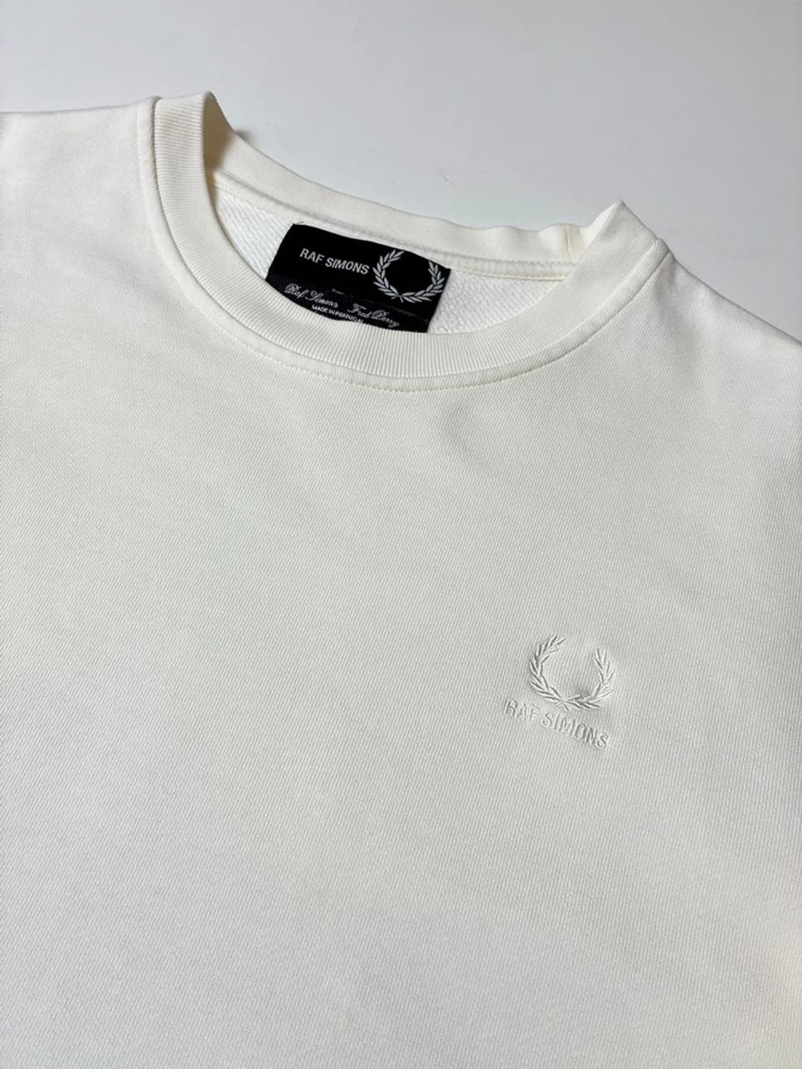 프레드페리 X 라프시몬스 스웻 맨투맨 PN8134 상품이미지5