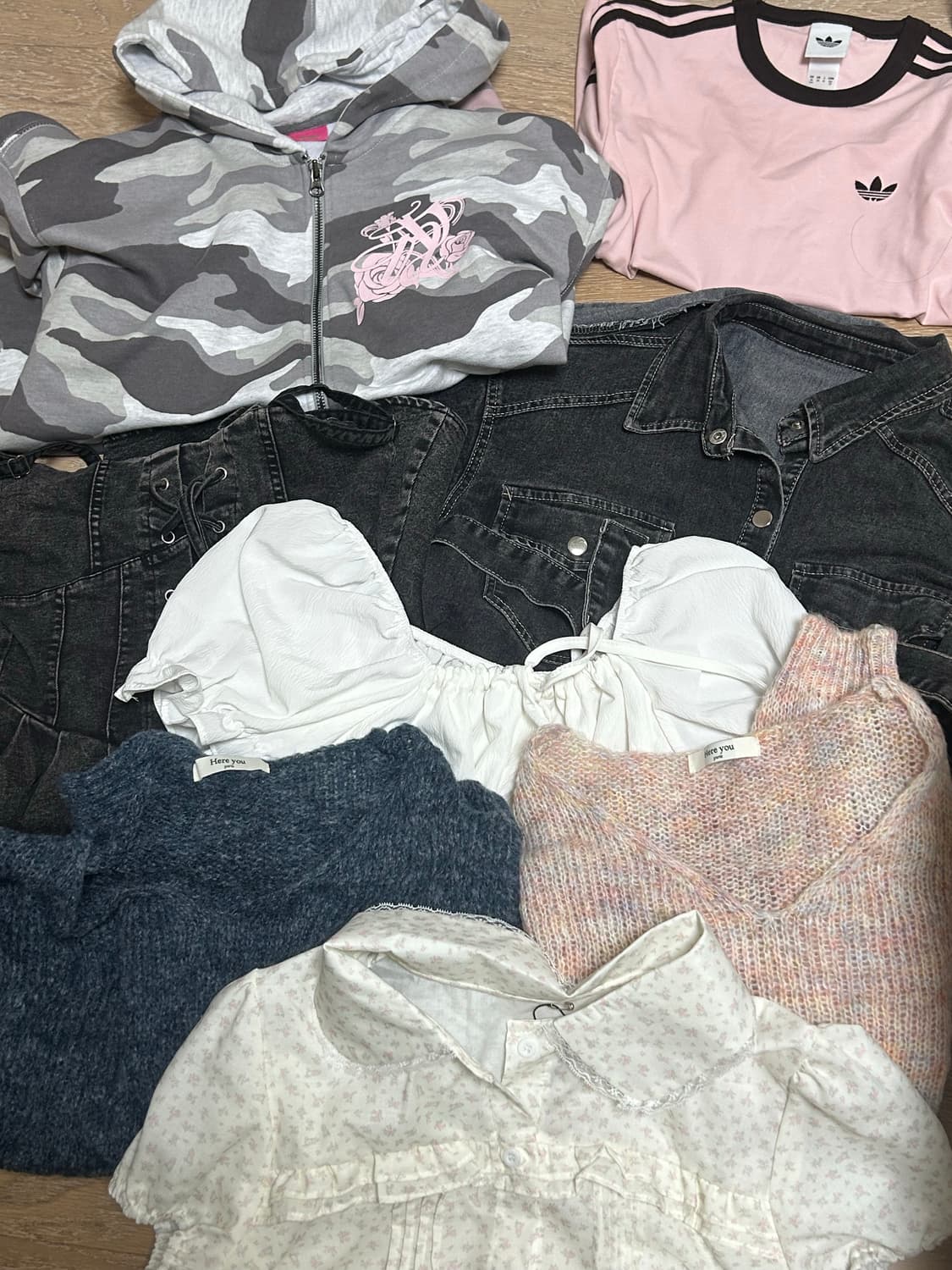 아디다스 딸기우유 반팔티 카모 후드집업 니트 잔꽃 블라우스 상품이미지1