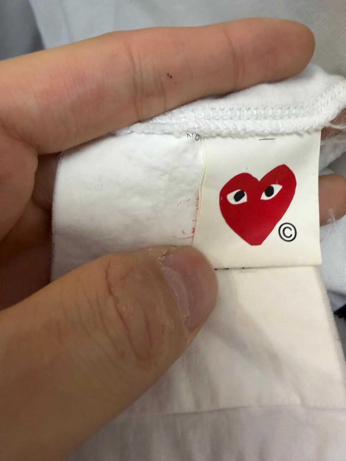 꼼데가르송 블랙하트 스몰로고 반팔티 상품이미지5