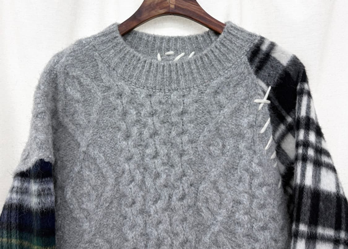 아더에러 22FW 그레이 완블 스웨터 상품이미지2