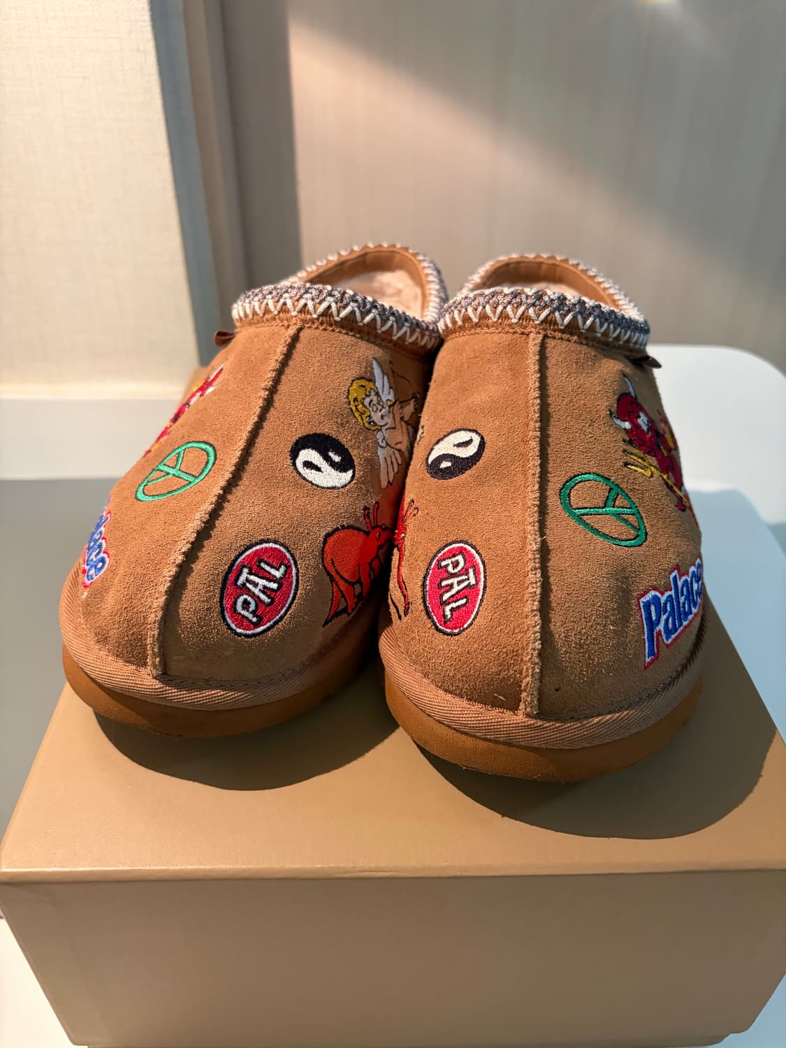 어그 x 팔라스 타스만 체스트넛 US8사이즈(260) 판매합니다. 상품이미지1