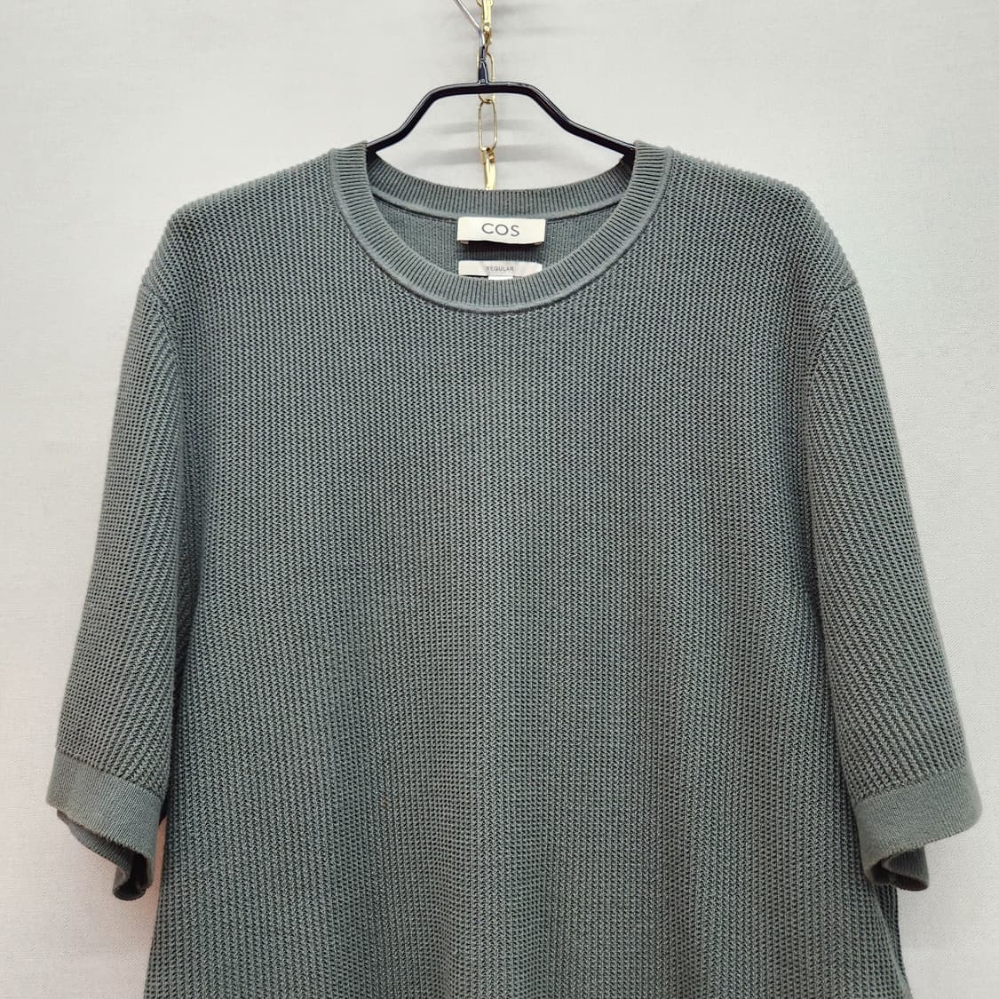 COS 코스 레귤러핏 니트 반팔티 M(L) 상품이미지2