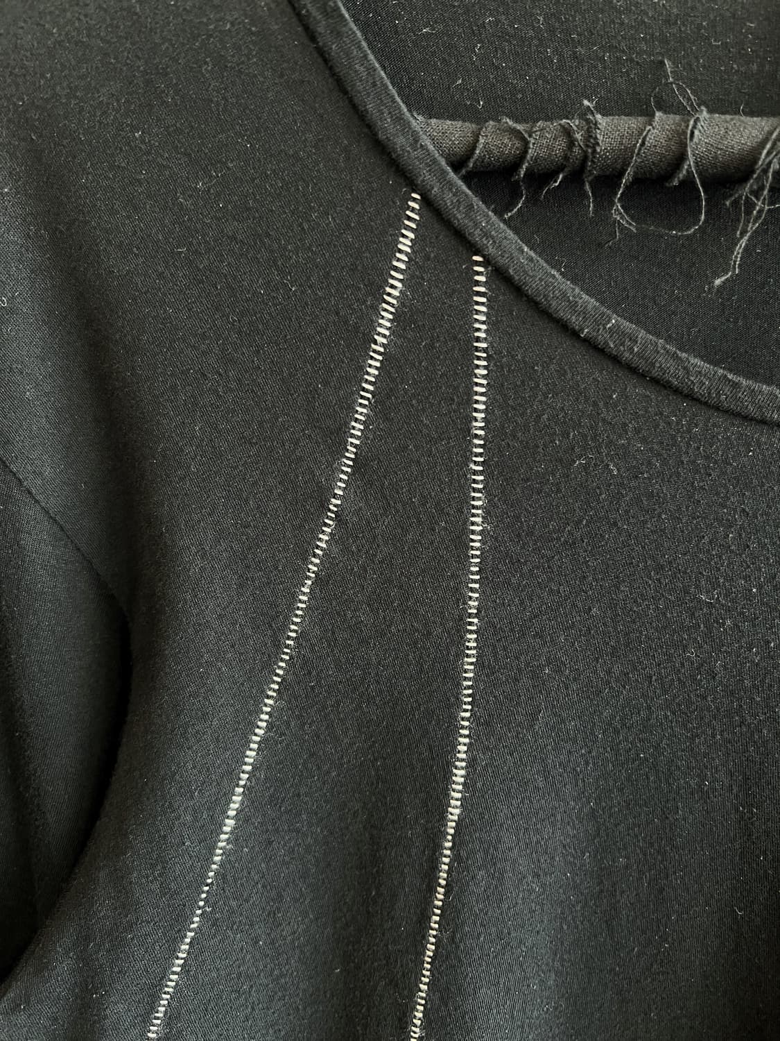 블랙바렛 스카스티치 롱슬리브 티셔츠 상품이미지3