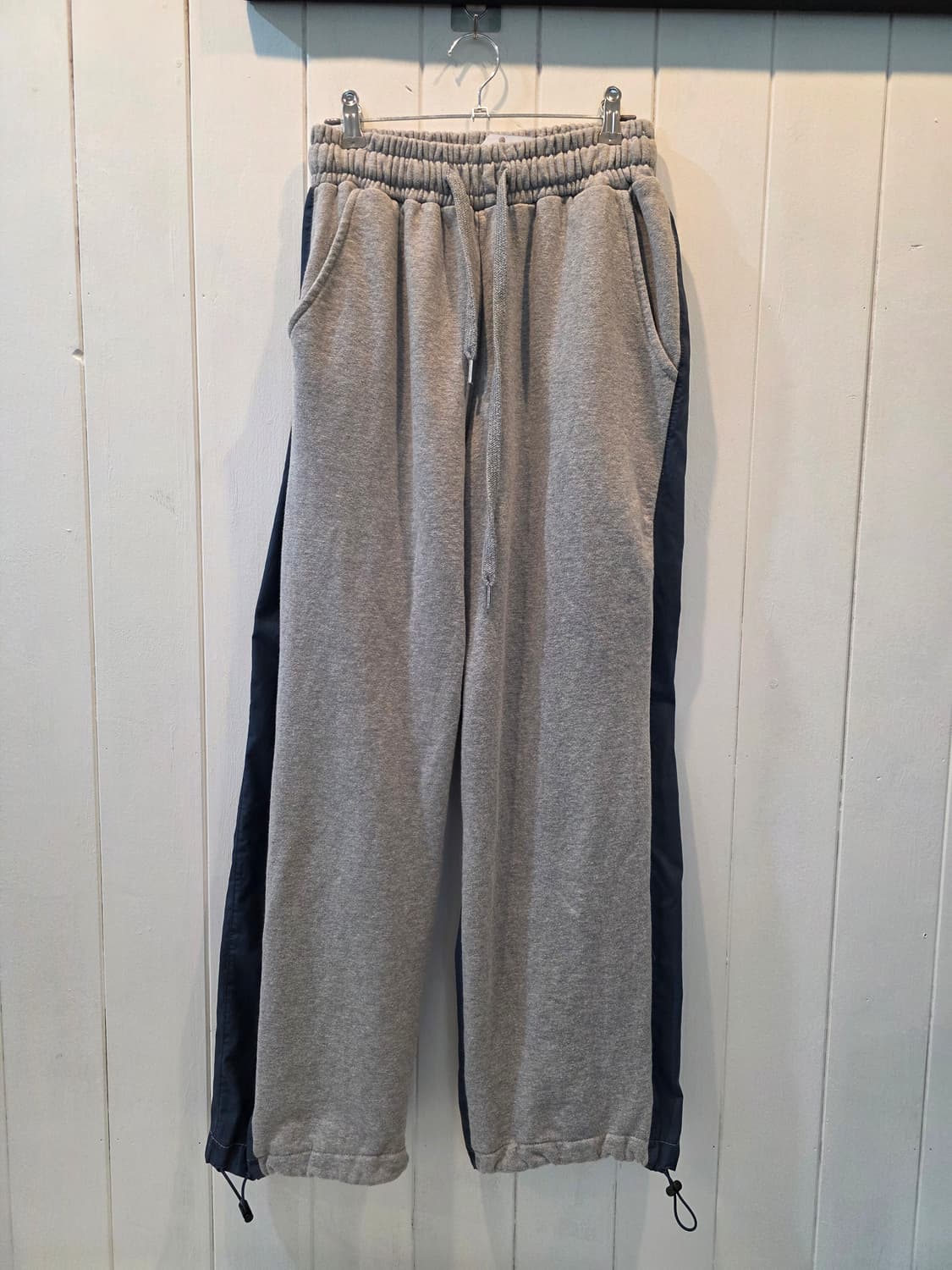 반전 소재 스트링 와이드 츄리닝바지 상품이미지1