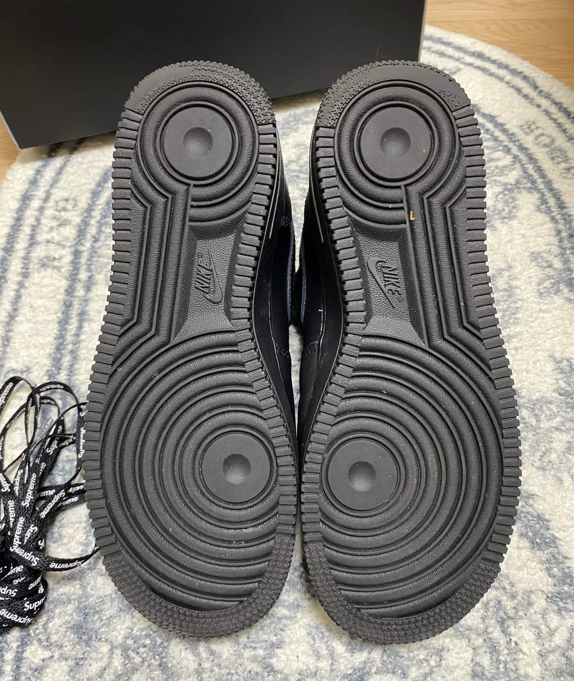 나이키 슈프림 에어포스 미들 블랙 6(240)사이즈 상품이미지4