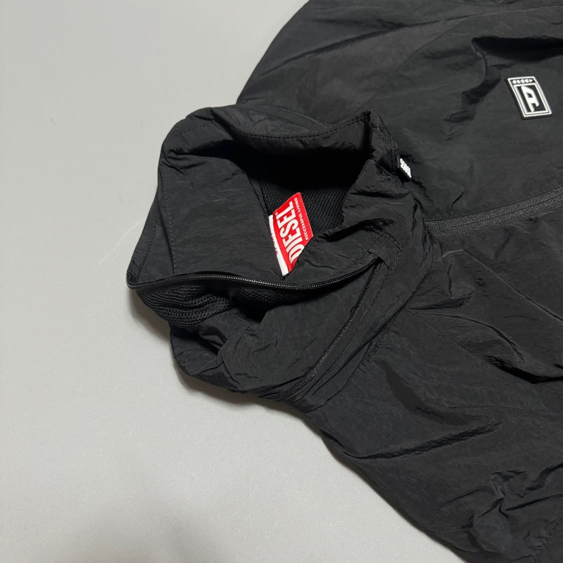 디젤 DSL55 블랙컬러 스포츠 칼라넥 후드 2way 나일론 윈드브레이커 상품이미지4