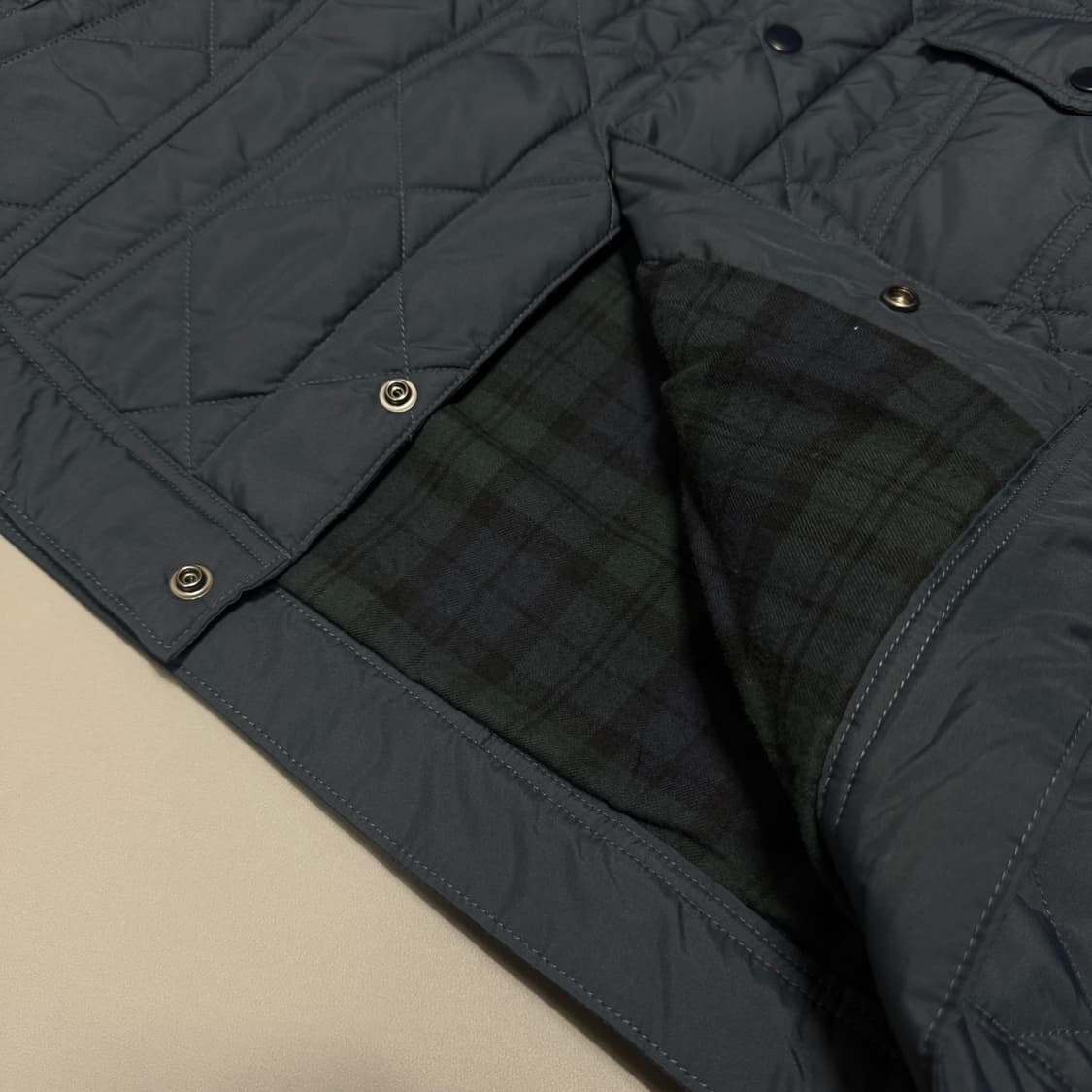 빔즈(BEAMS) 다크네이비컬러 폴리에스터 퀄팅 트러커 자켓 상품이미지4